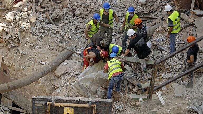 Explosions à Beyrouth : aucun signe de vie sous les décombres