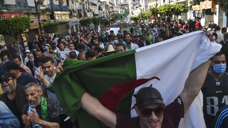 Algérie : début de campagne électorale sur fond de répression du Hirak