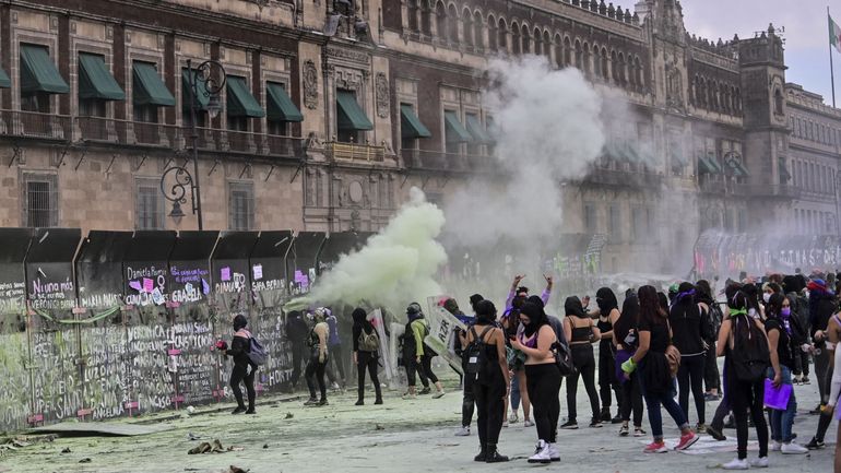 Mexique : des blessés lors d'une manifestation de femmes contre la violence sexiste