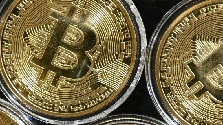 Entre bitcoins perdus et flambée des cours : combien pèsent les cryptomonnaies ?