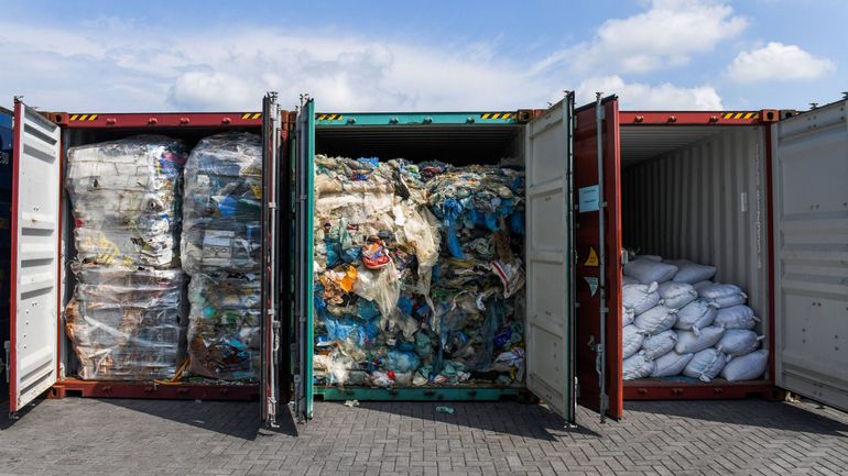 La Malaisie enquête sur des conteneurs illégaux de déchets plastiques venant de Belgique