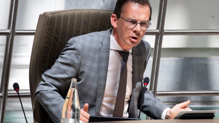 Tracing : la commission Bien-être du parlement flamand va auditionner le ministre Wouter Beke