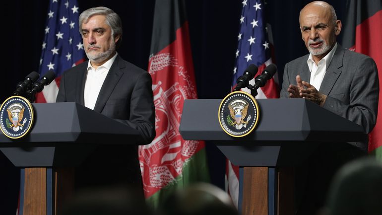 Afghanistan : le président et son rival signent un accord et se partagent le pouvoir