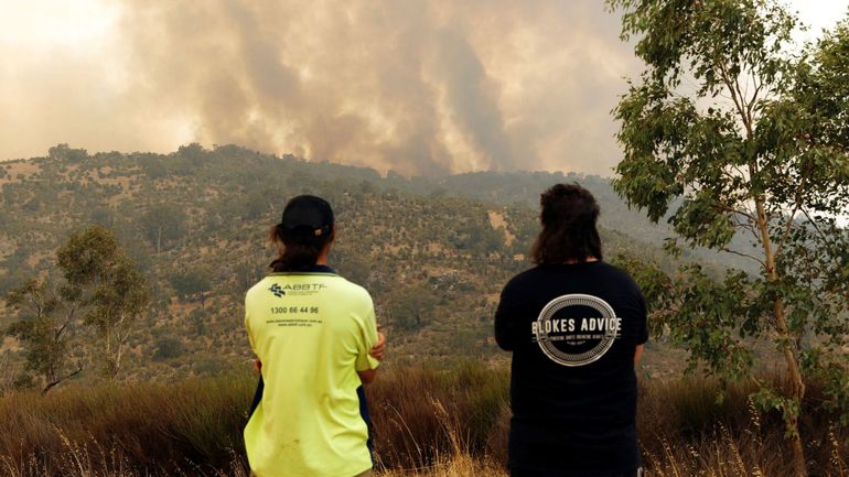 Australie: Perth aux prises avec d'importants feux de forêts