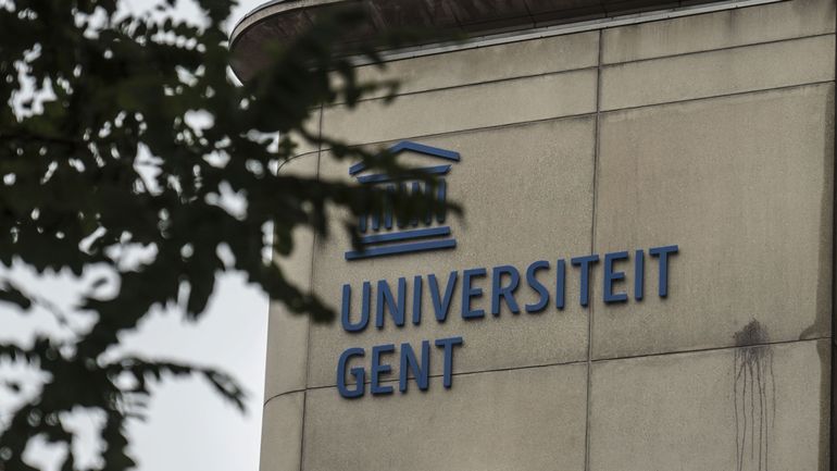 Un professeur et un assistant de l'université de Gand suspendus après un salut nazi