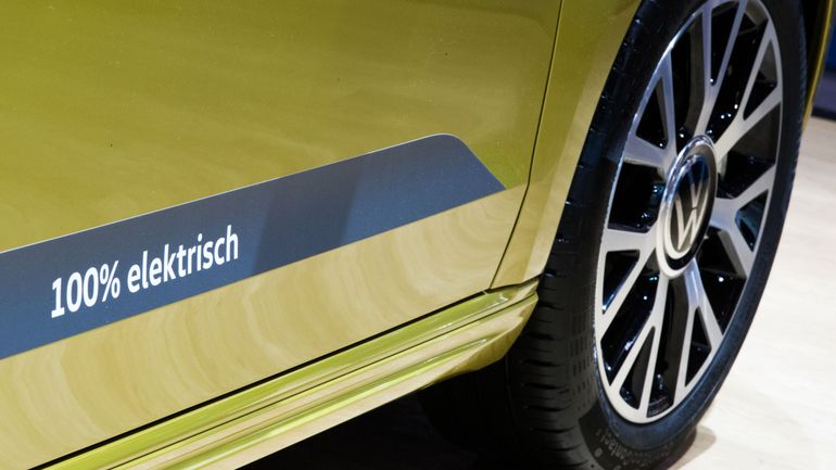Voitures électriques : Volkswagen veut ouvrir 6 usines de batteries en Europe d'ici 2030