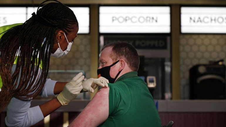 Coronavirus : l'Absym veut que la première ligne de soins reçoive les vaccins de Pfizer et Moderna