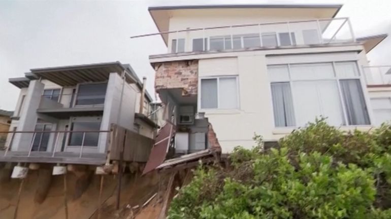 Spectaculaire érosion des falaises dans la région de Sydney : des villas ont dû être évacuées