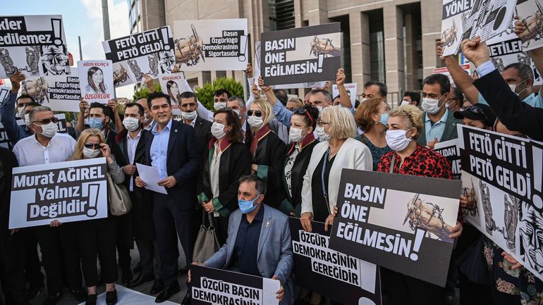 Turquie : la CEDH condamne Ankara pour la détention provisoire de journalistes d'opposition