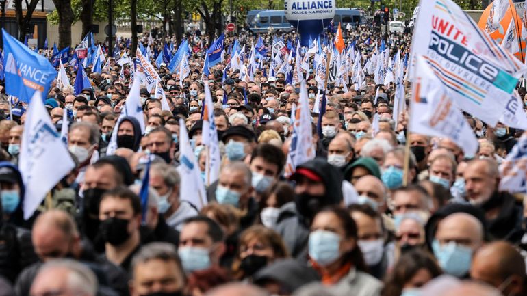 France: des milliers de policiers manifestent contre les violences et s'en prennent à la Justice