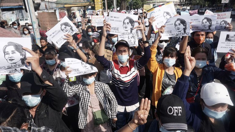 Birmanie: gigantesques manifestations contre le coup d'Etat, une fronde inédite depuis 2007
