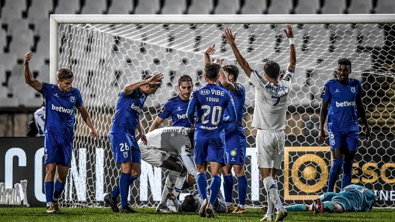 Un défenseur de Porto évacué en ambulance après un violent choc à la tête