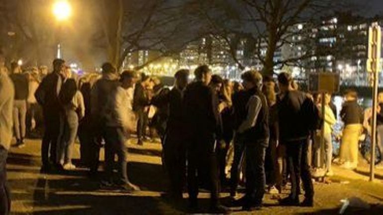 Rassemblements dans les parcs : une centaine de jeunes dans le parc du Jardin botanique à Liège ce jeudi