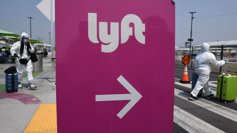 Etats-Unis : Lyft, rival américain d'Uber, maintien finalement les courses avec chauffeurs en Californie