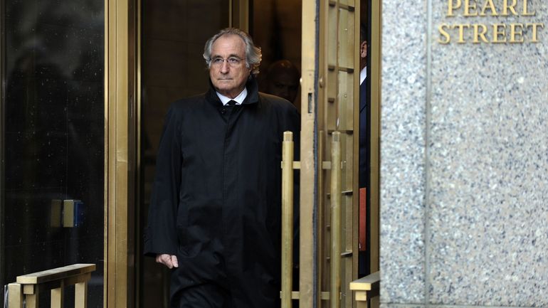 Le célèbre escroc Bernard Madoff doit mourir derrière les barreaux, décide un juge