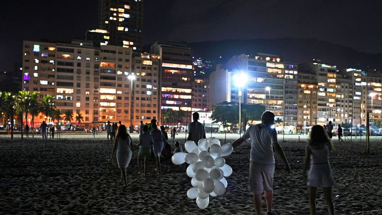 Brésil : sur la plage de Copacabana les déchets ont disparu avec l'absence de fêtards