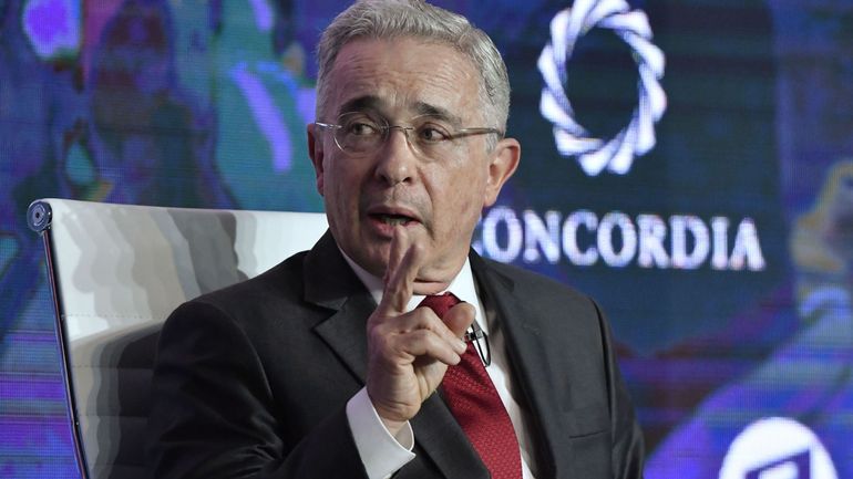 Colombie : l'ancien président Alvaro Uribe libéré de l'assignation à résidence