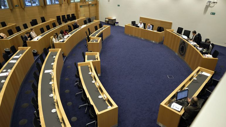 Une majorité de rechange pour permettre à la Belgique de voter le pacte sur les migrations? Vivez la commission en direct