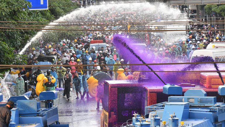 Thaïlande : canons à eau et gaz lacrymogène contre les manifestants pro-démocratie