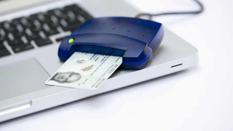 La nouvelle carte d'identité, avec les empreintes digitales, testée dès mardi