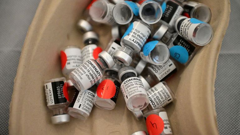 Vaccination : les autorités sanitaires irlandaises recommandent de suspendre le vaccin AstraZeneca
