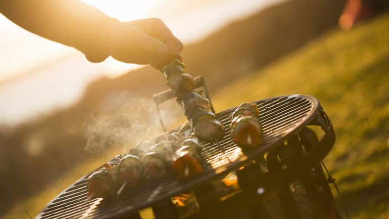 Qu'est-ce qui est interdit quand je fais un barbecue chez moi ?