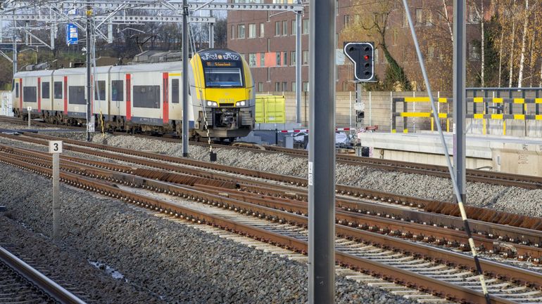 Les syndicats ferroviaires se mobilisent face à la réforme des guichets