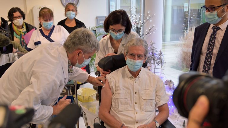 Coronavirus en France : des politiques et des médecins taclent une stratégie de vaccination trop lente