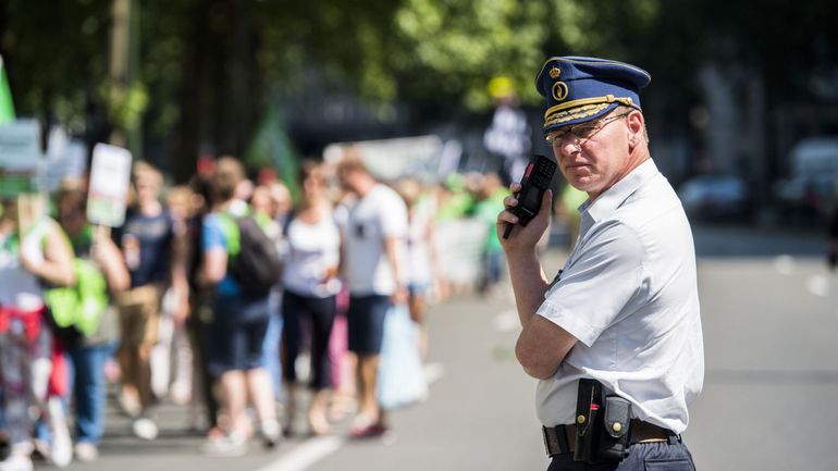 Zone de police de Bruxelles-Ixelles : le commissaire Vandersmissen conteste sa suspension
