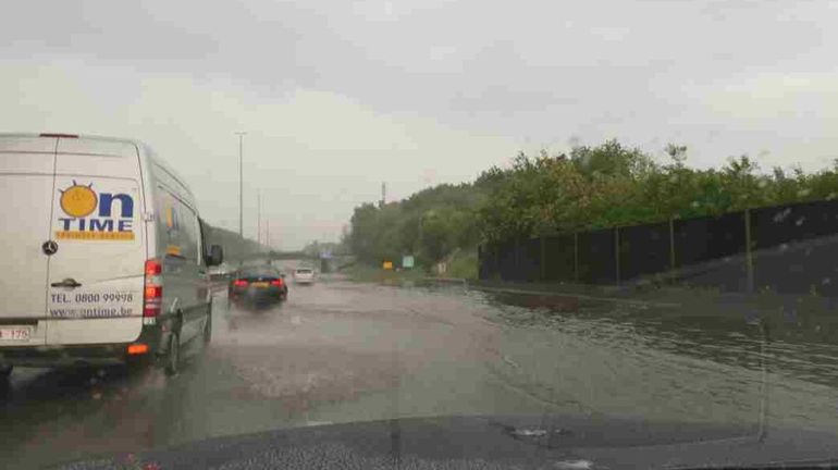 Chaussée inondée sur l'E40 à Bertem : 3 heures de retard vers Bruxelles