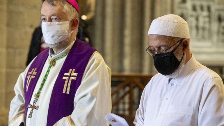 Attaque au couteau à Nice : chrétiens et musulmans de Bruxelles main dans la main pour dénoncer l'acte terroriste de Nice
