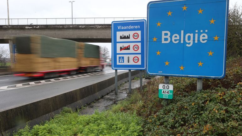 Interdiction des voyages non-essentiels : quatre kilomètres d'embouteillages à la frontière franco-belge ce mardi