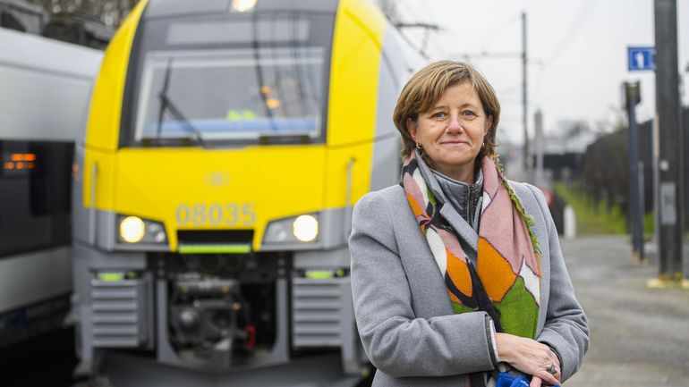 Disparition de guichets de gare : la patronne de la SNCB envoie promener le ministre Gilkinet