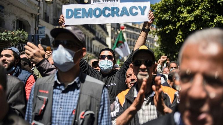 En Algérie, la grogne sociale aggrave la crise politique