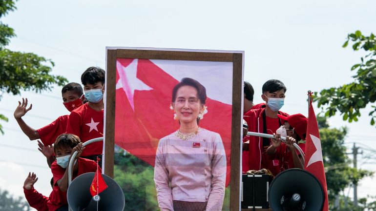 Les Birmans votent pour les législatives, le parti d'Aung San Suu Kyi grand favori