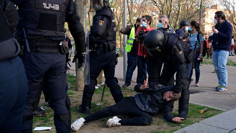 Quatre arrestations et 35 blessés lors d'une manifestation contre l'extrême droite à Madrid