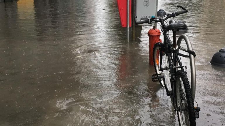 Orages et averses violentes ce vendredi matin sur la province de Liège: plusieurs chaussées inondées (vidéo)