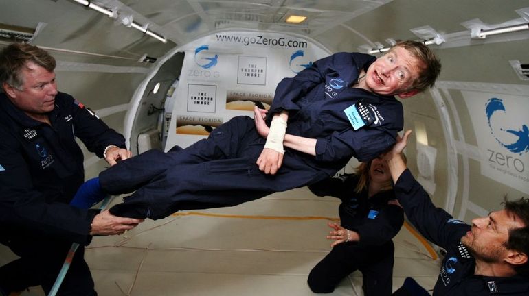 Le célèbre astrophysicien britannique Stephen Hawking est mort à l'âge de 76 ans 