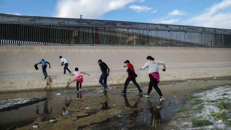 Asile et migration: Trump annonce le report d'une vague d'arrestations de sans-papiers