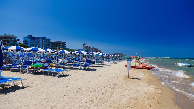 Après l'annonce de la réouverture de ses frontières, l'Italie prépare ses plages à un été à l'abri du coronavirus