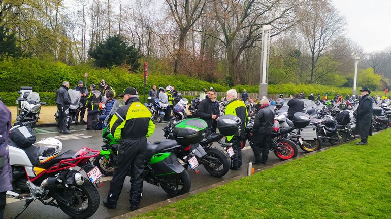 700 motards manifestent contre le contrôle technique moto à Bruxelles