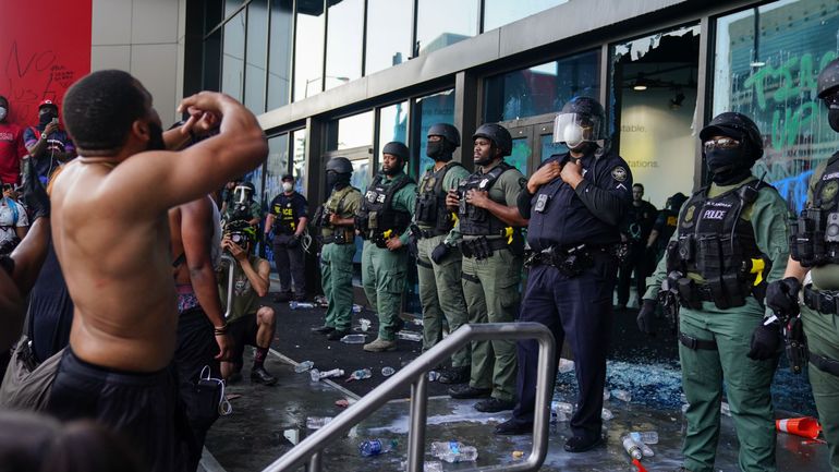 Mort de George Floyd : les manifestants s'en prennent au siège de CNN à Atlanta