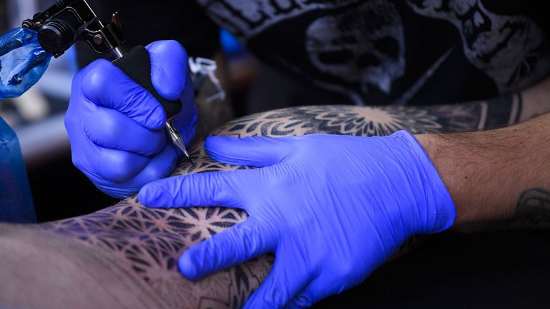 Faut-il s'inspirer de l'hygiène des tatoueurs ?