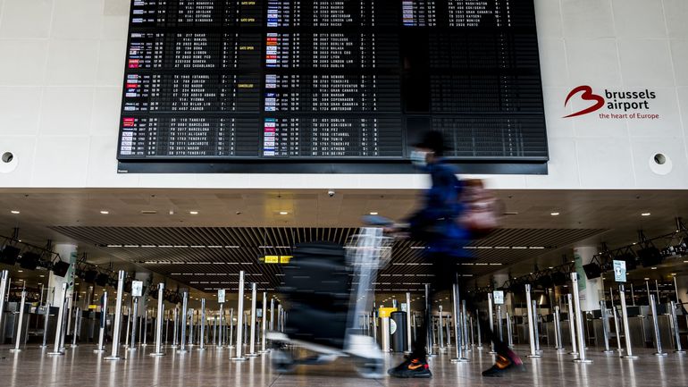 Interdiction des voyages non-essentiels: à peine 2000 passagers à Brussels Airport