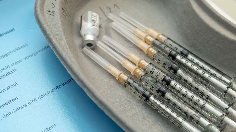 Vaccination: les hôpitaux bruxellois contraints de ralentir la cadence