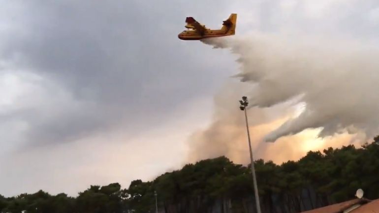 France : spectaculaire feu de forêt dans les Pyrénées-Atlantiques