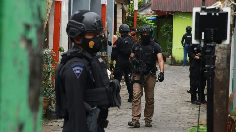 Indonésie : l'attentat suicide contre une cathédrale perpétré par de jeunes mariés