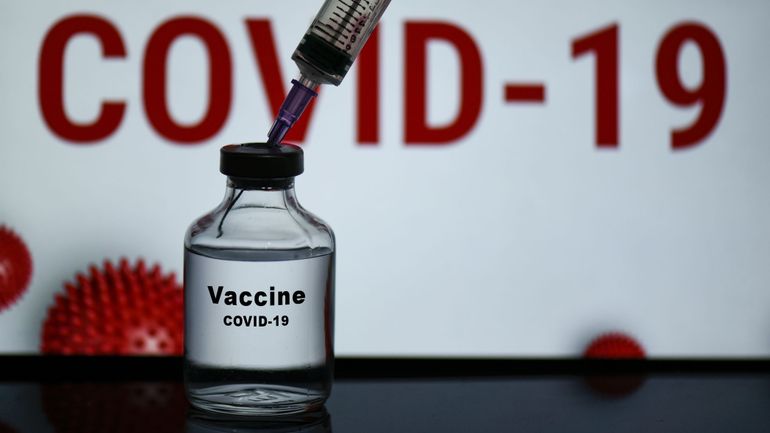 La Belgique a précommandé 22 millions de vaccins à 5 firmes: Après Pfizer et Moderna, où en sont les trois autres ?