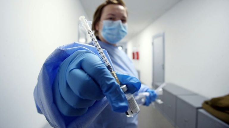 Coronavirus dans le monde : couvre-feux et confinements toujours plus nombreux
