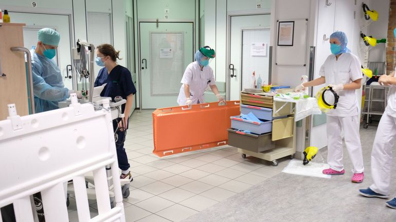 Coronavirus en Belgique : dans les hôpitaux engorgés, le transfert des patients s'organise